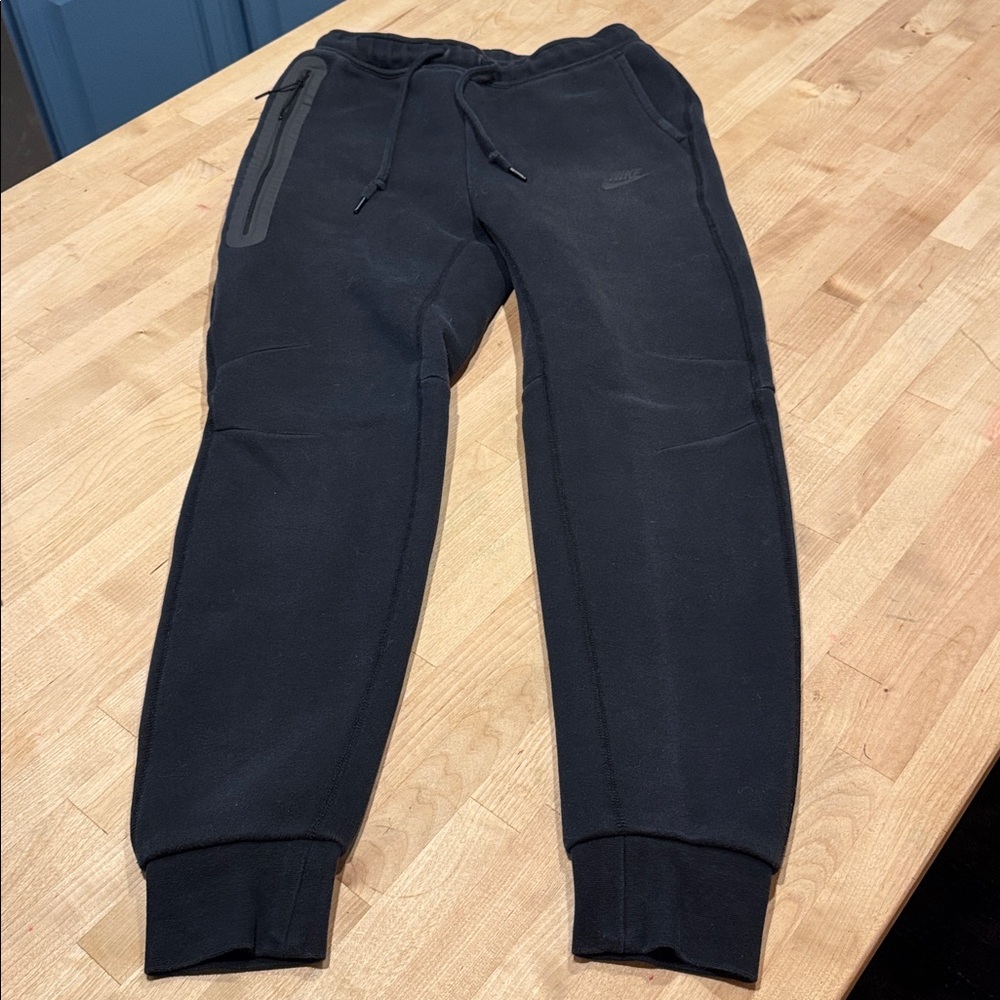 EUC Nike Women’s Black sweatpant Joggers